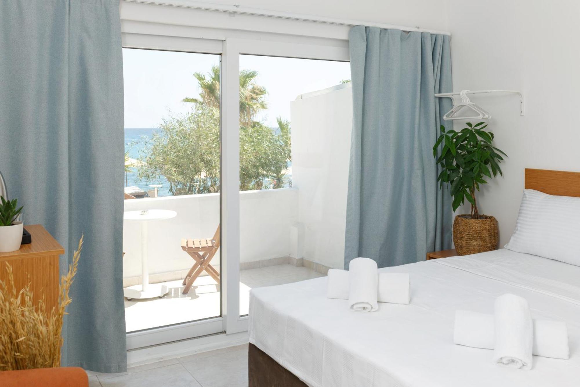 Azure Bay Hotell Ayvaryara Eksteriør bilde