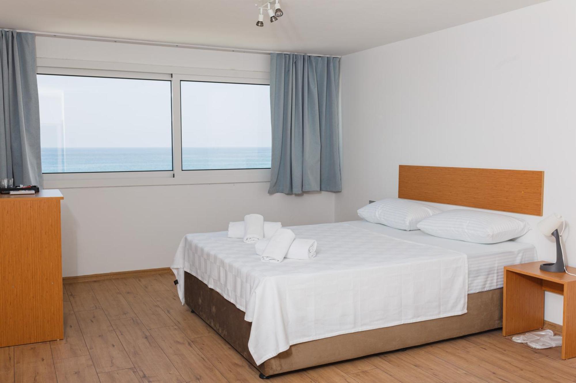 Azure Bay Hotell Ayvaryara Eksteriør bilde