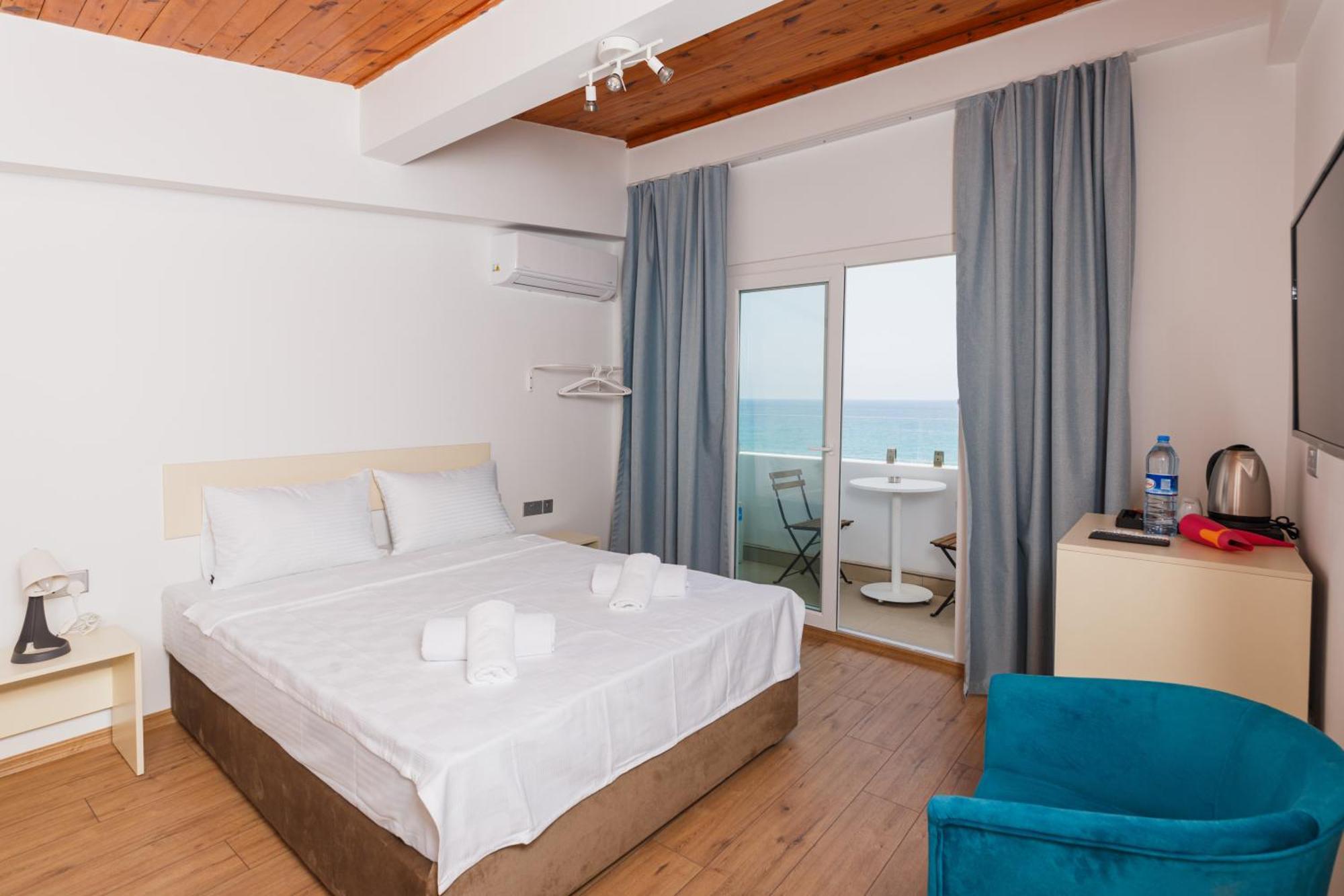 Azure Bay Hotell Ayvaryara Eksteriør bilde