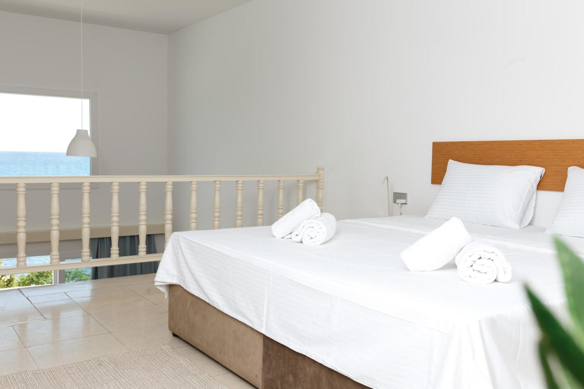 Azure Bay Hotell Ayvaryara Eksteriør bilde