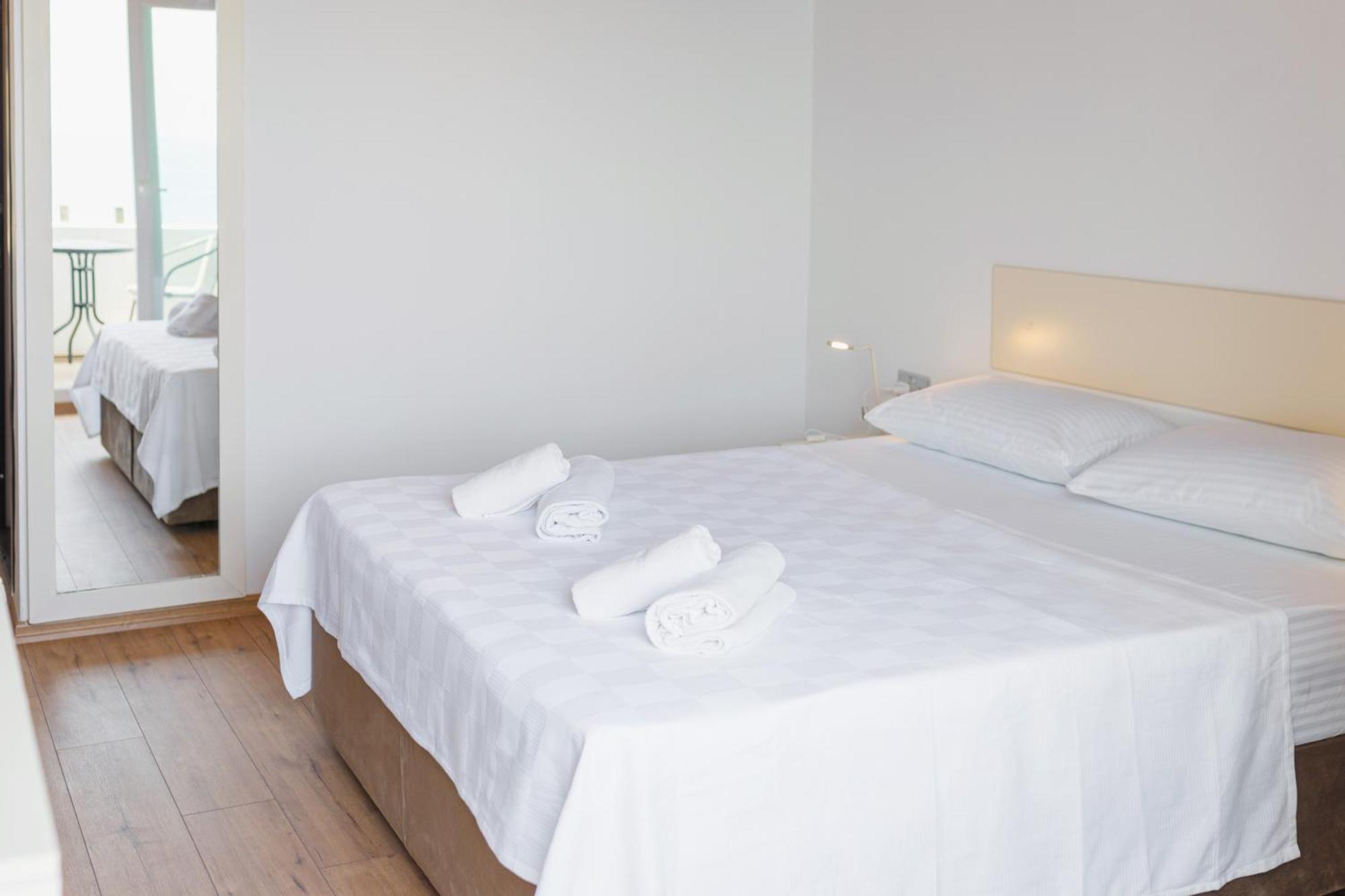 Azure Bay Hotell Ayvaryara Eksteriør bilde