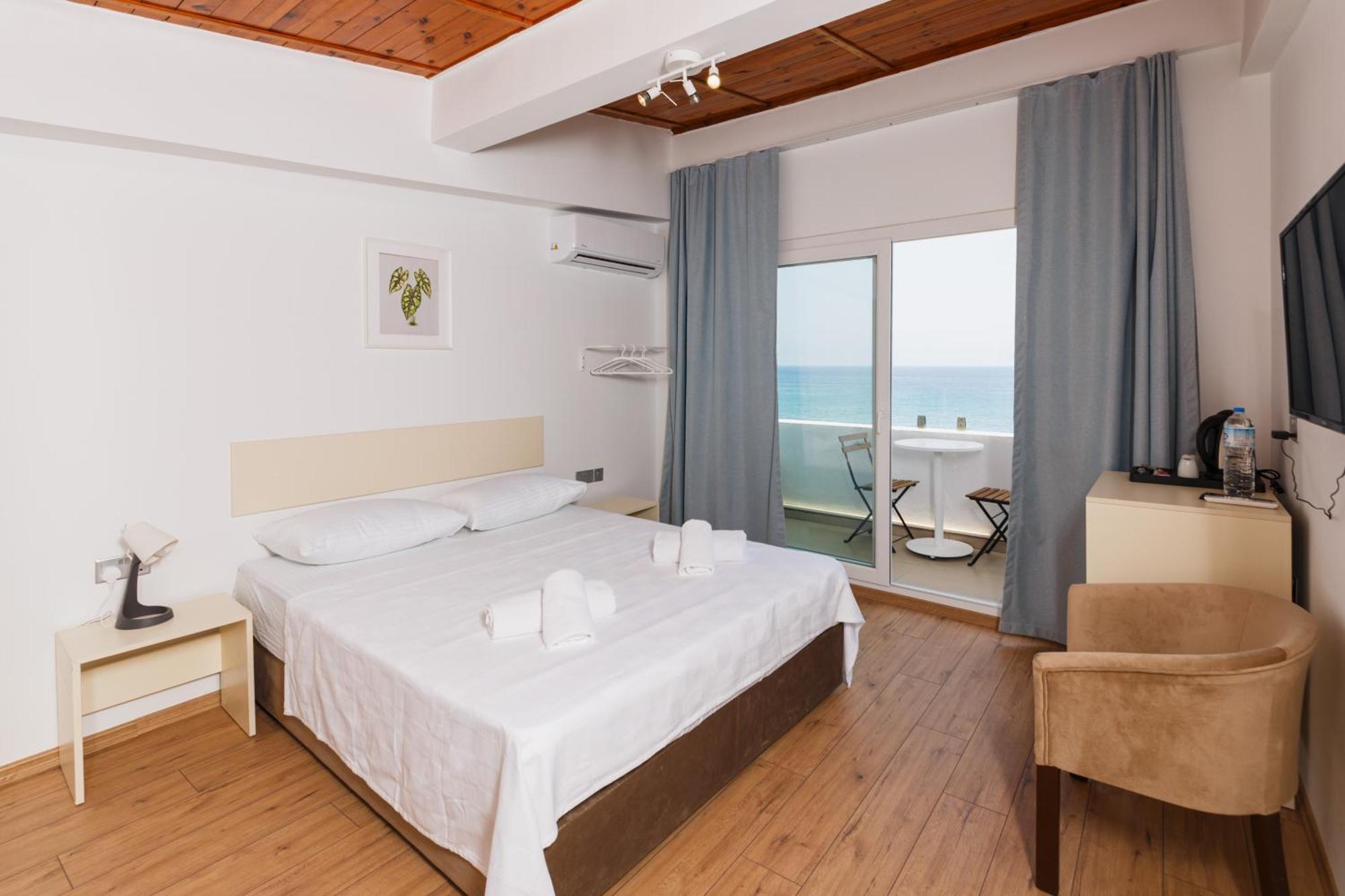 Azure Bay Hotell Ayvaryara Eksteriør bilde